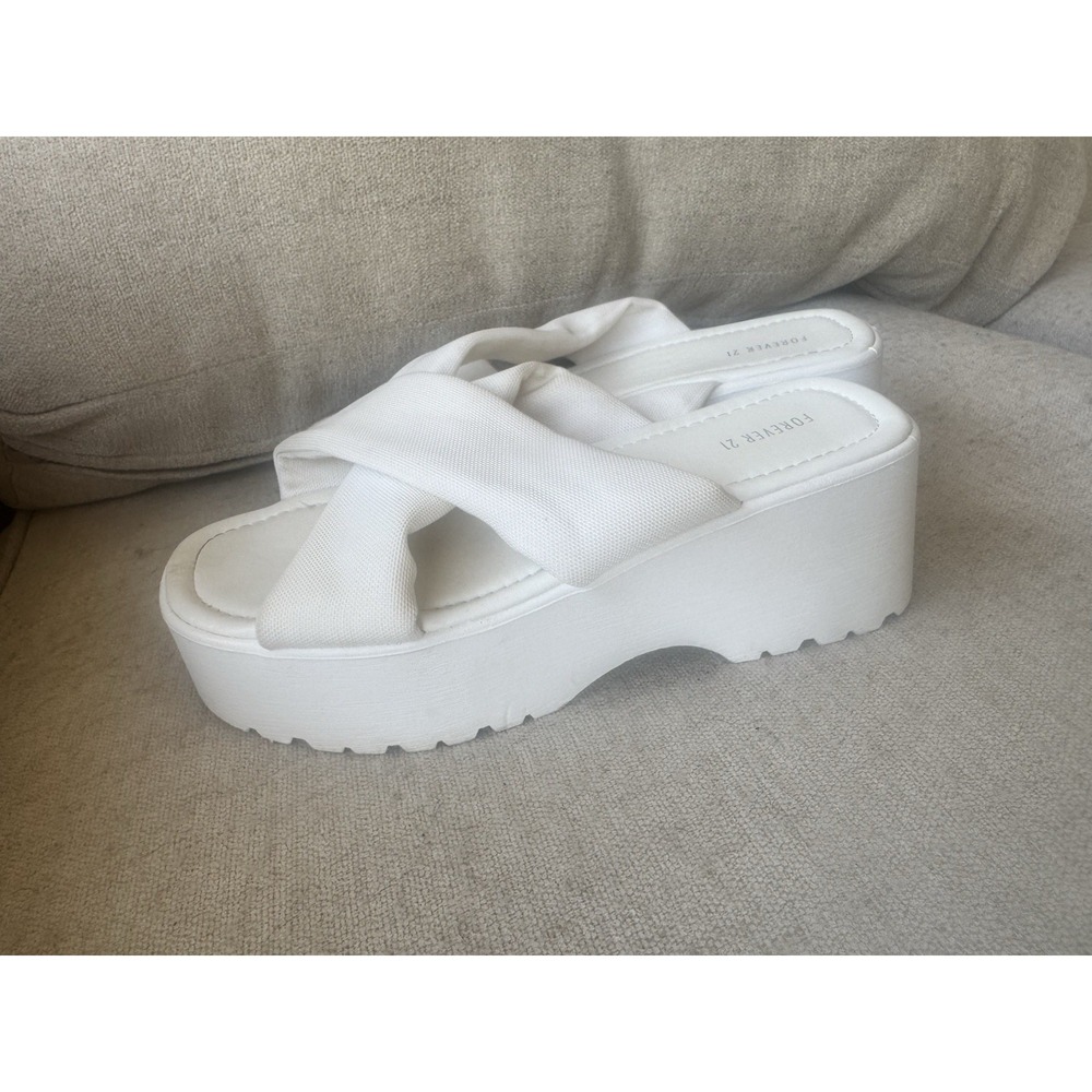Forever 21 White Platform Slide Sandals – Size 7